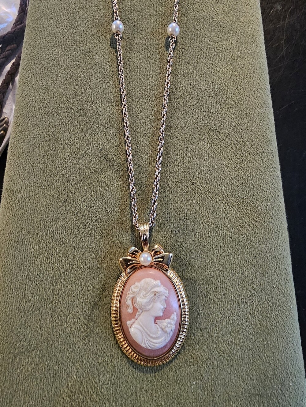 Vintage Avon Cameo Necklace